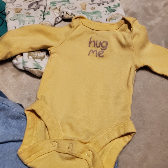 Sleeper/onesie/outfit bundle - Picture 9 of 14